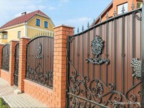 Кирпичный забор с ковкой  150 метров фото в Павловском Посаде