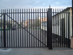 Сварные заборы с бетонированием столбов 12 метров фото в Павловском Посаде