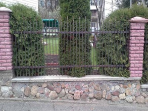 Сварные заборы с кирпичными столбами 80 метров фото в Павловском Посаде